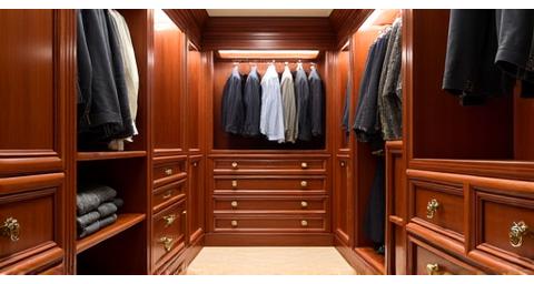 Luxe inloopkast van cederhout
